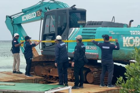 Rusak lingkungan, KLH segel aktivitas pembangunan di Pulau Pari