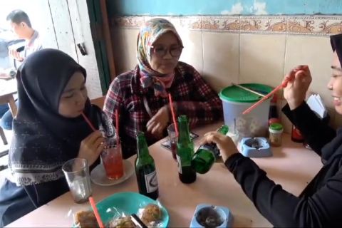 Menikmati kopi bir legendaris yang hampir punah di Kota Padang