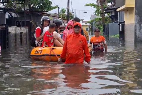 Banjir rendam kota Pekalongan, ratusan warga mengungsi
