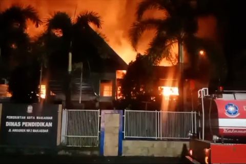 Kantor Dinas Pendidikan Kota Makassar terbakar pada dini hari