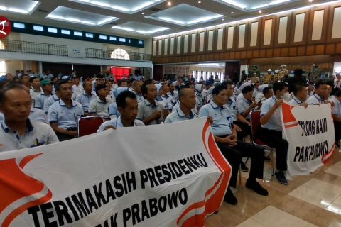 Kunjungi Sritex, wamenaker tegaskan tidak ada opsi PHK