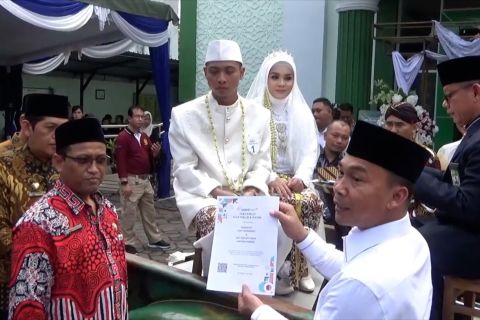 Nasihat Menteri Dukbangga Wihaji untuk pengantin peserta nikah gratis