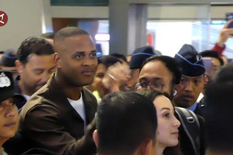Patrick Kluivert tiba di Indonesia, suporter sambut antusias
