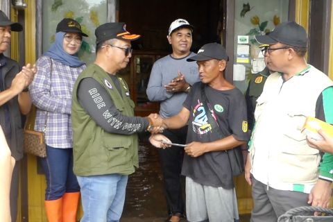 Pemprov Kalsel salurkan bantuan ke korban banjir Banjarbaru