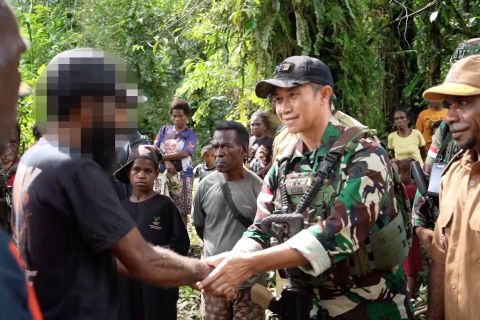 Pimpinan OPM serahkan diri setelah TNI lakukan pendekatan humanis