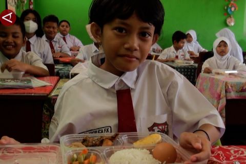 Makan bergizi gratis perdana di Palangka Raya sasar tiga ribu siswa