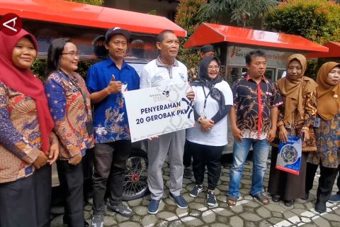 Pemkot Solo salurkan bantuan gerobak dagang kepada puluhan PKL