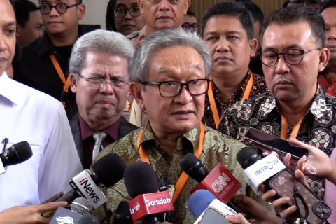Sidang perdana praperadilan Hasto Kristiyanto ditunda 5 Februari