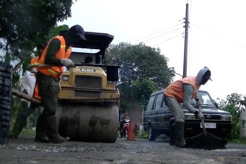 Temanggung tambal 207 titik jalan rusak terdampak hujan dan banjir