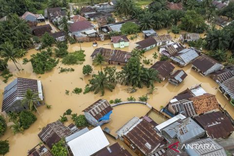 Puluhan rumah dan sekolah terendam banjir luapan sungai di Jambi