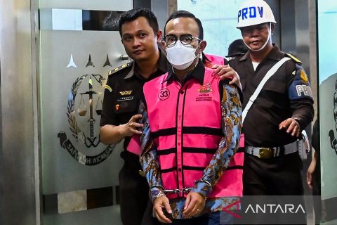 Inilah penampakan tersangka kasus korupsi tata kelola minyak mentah