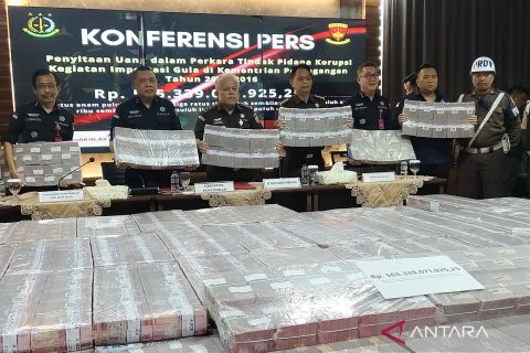 Kejaksaan Agung sita uang Rp565 miliar dari kasus korupsi impor gula