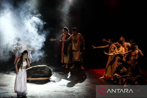 Pementasan sendratari legenda Batu Bawui di UPT Taman Budaya Palangka Raya