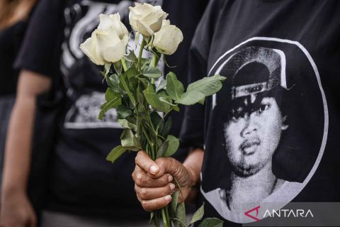 Menuntut keadilan dalam Aksi Kamisan Ke-853