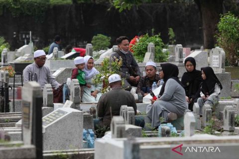 Tradisi ziarah kubur jelang bulan suci Ramadhan