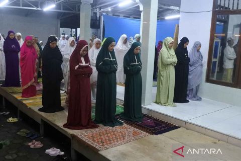 Jamaah ponpes Mahfilud Duror berpuasa Ramadhan lebih awal