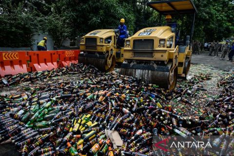 Pemkot Tangerang musnahkan ribuan botol minuman keras hasil operasi di sejumlah wilayah