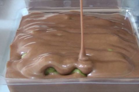 Menilik perpaduan cokelat dan edamame sebagai kudapan unik di Jember
