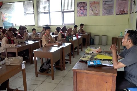 Efisiensi anggaran tidak berdampak terhadap guru honorer di Padang
