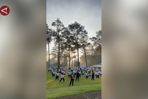 Peserta retret ikuti senam pagi dan paparan Mendagri
