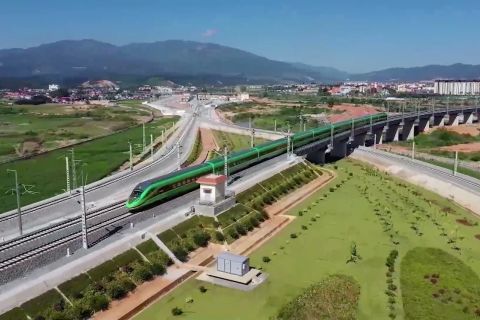 Jalur kereta China-Laos fasilitasi pertukaran antara China-Thailand