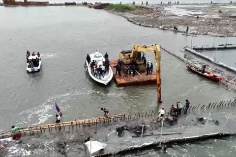 KKP awasi pembongkaran pagar laut di Bekasi