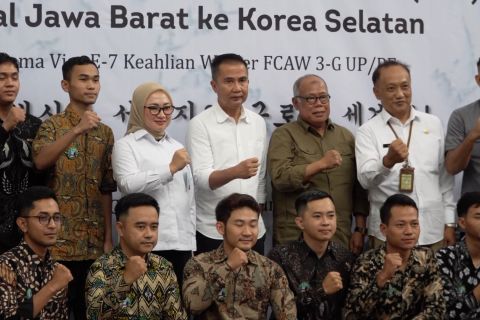 Pemprov Jabar lepas 14 tenaga kerja profesional ke Korea Selatan