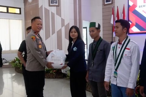 Polda Babel salurkan 1.200 paket sembako bagi masyarakat