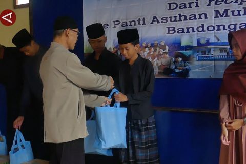 Dinsos Magelang dan Recipe salurkan bantuan pendidikan ke panti asuhan
