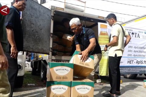 Disperindagkop UKM distribusikan minyak goreng murah ke pedagang