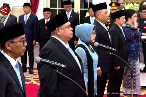 Nama pejabat lembaga pemerintah non-kementerian yang dilantik Presiden