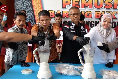 Polda Sumsel musnahkan 4 kg sabu dari 15 tersangka