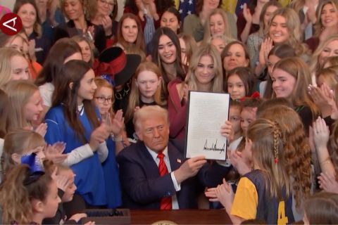 Trump larang wanita transgender ikuti kompetisi olahraga putri