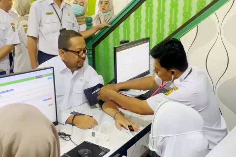 Wakil Kepala Staf Kepresidenan tinjau cek kesehatan gratis di Kalsel