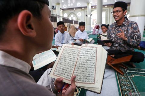 Mengakaji dan menghafal Al Quran di bulan Ramadhan