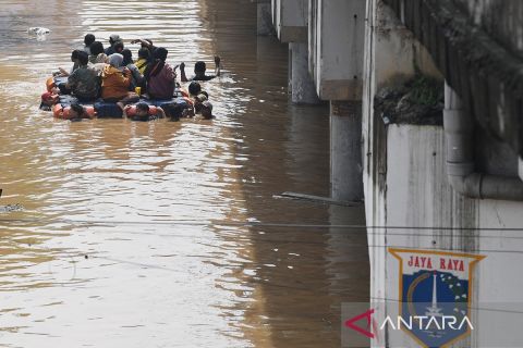 Luapan sungai Ciliwung rendam sebanyak 59 RT dan empat ruas jalan Jakarta