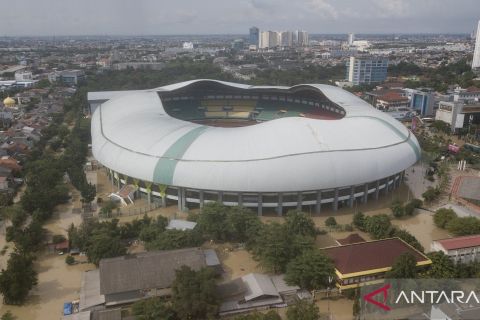 Stadion kebanjiran laga Persija Jakarta lawan PSIS Semarang ditunda