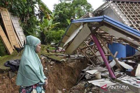 Bencana pergerakan tanah di Tasikmalaya mengakibatkan 91 rumah roboh