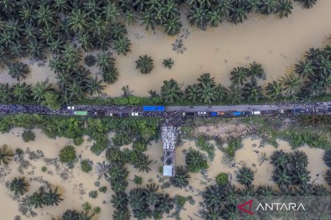 Kemacetan di jalan alternatif Padang-Tebo terdampak amblasnya jalan nasional