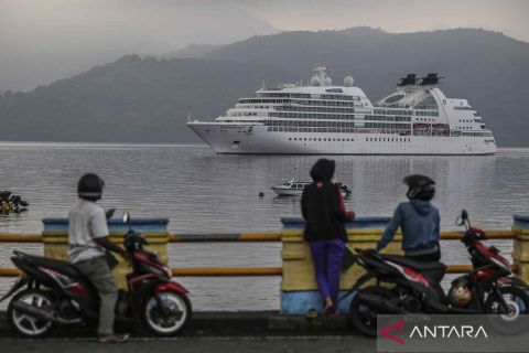 Kapal Seabourn Quest singgah di Ternate bawa ratusan wisatawan asing