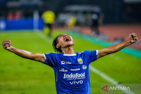 Persib Bandung masih kokoh di puncak klasemen setelah menang atas Persik Kediri