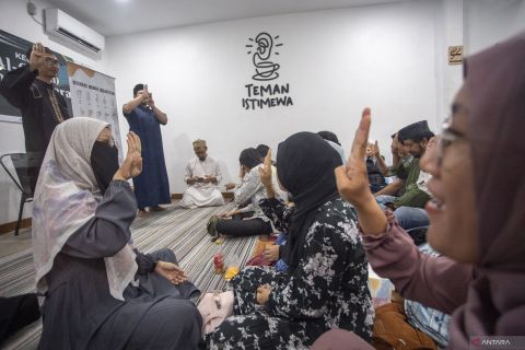 Kelas belajar mengaji dengan bahasa isyarat