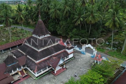 Cagar budaya masjid raya Ampek Lingkuang