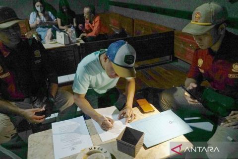 Tujuh kafe karaoke yang buka saat Ramadhan terjaring razia