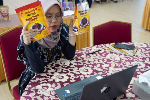 Memasarkan kuliner rendang lewat kemajuan teknologi