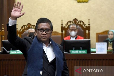 Sidang perdana Sekjen DPP PDI Perjuangan Hasto Kristiyanto, didakwa merintangi penyidikan perkara korupsi