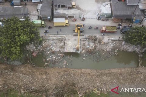 Pembongkaran bangunan di bantaran Kali Kabupaten Bekasi