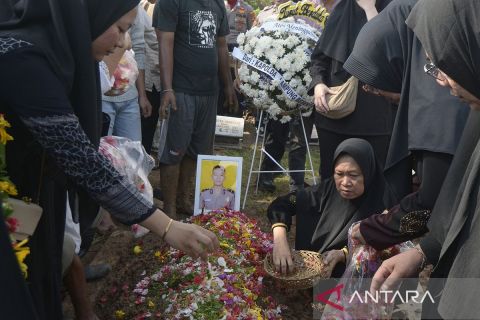 Pemakaman polisi korban penembakan di Way Kanan