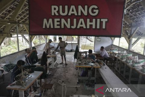 Keterampilan menjahit warga binaan di Lapas Kelas IIA Kota Pekalongan