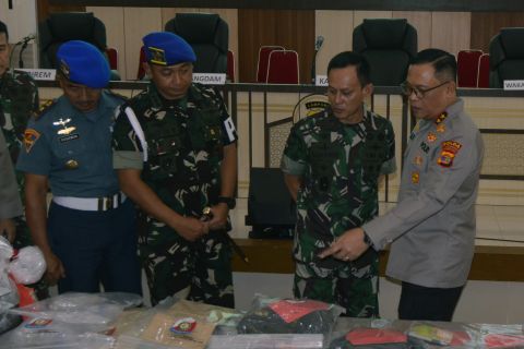 Polda Lampung rilis kasus penembakan judi sabung ayam